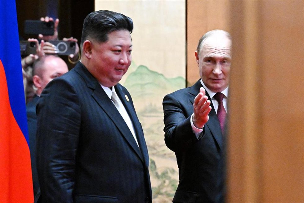 Archivo - El líder norcoreano, Kim Jong Un, y el presidente ruso, Vladimir Putin