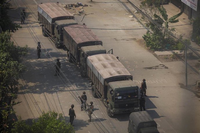 File – Burmese army soldiers in an archive photo.