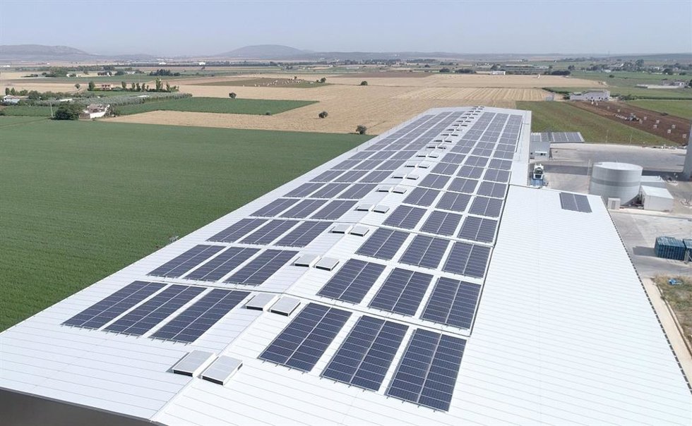 Imagen de archivo de placas solares. 