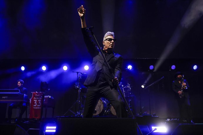 Imagen de Loquillo en el Roig Arena.