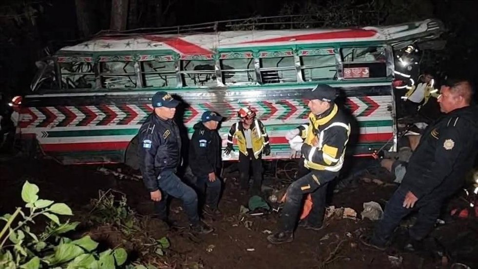 Siniestro de un autobús de pasajeros en Cumbre de Alaska (Guatemala) a 26 de diciembre de 2025