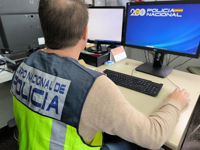 Un agente de la Policía Nacional en imagen de recurso