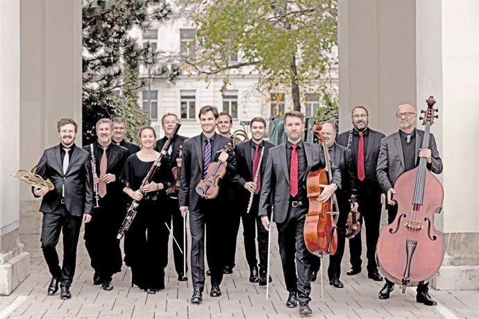 Archivo - El Johann Strauss Ensemble ofrece un concierto de Año Nuevo en Santander