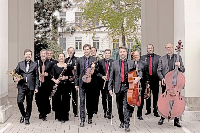 Archivo - El Johann Strauss Ensemble ofrece un concierto de Año Nuevo en Santander