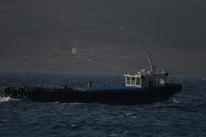 Archivo - July 10, 2025, Lavrio Port, Greece: Group of some 520 people were rescued near Crete early Wednesday, and they disembark  to the Athens port of Lavrio. According to the coastguard, 7,300 asylum seekers have reached Crete and the nearby island of