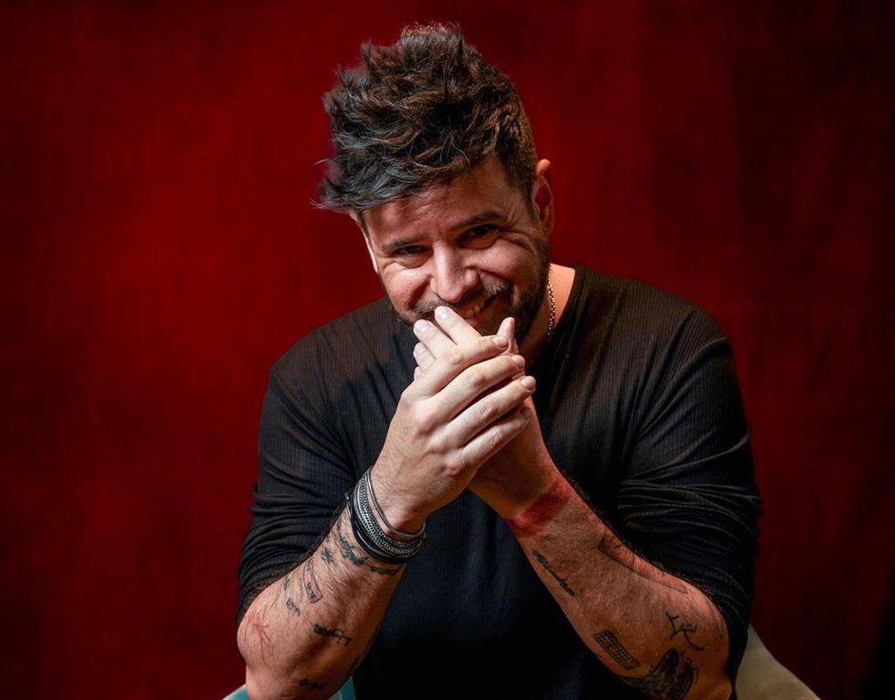 Archivo - El cantante Pablo López posa para Europa Press, en el Hotel Umusic.