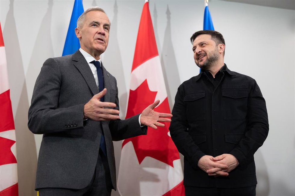 El primer ministro de Canadá, Mark Carney, recibe al presidente de Ucrania, Volodimir Zelenski, en Halifax