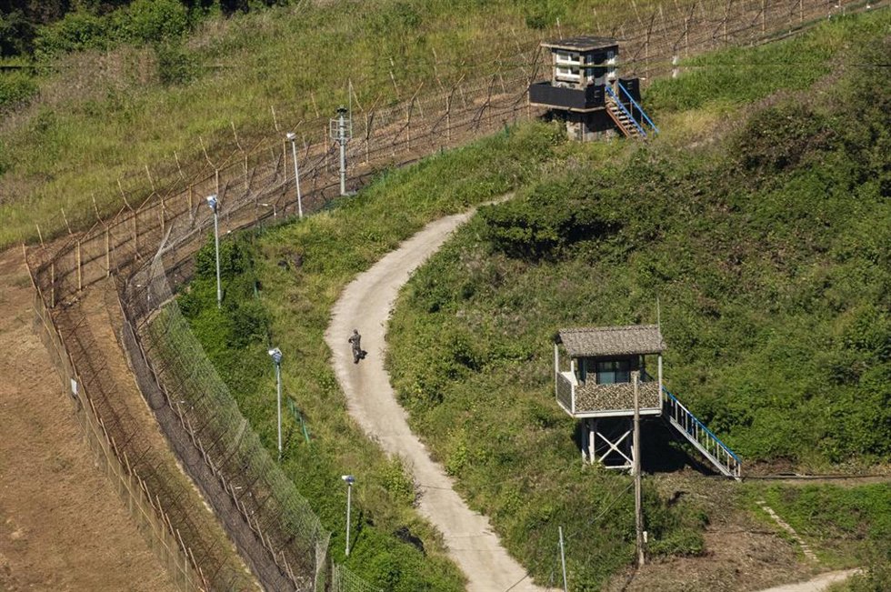 Archivo - Fotografía de archivo del lado surcoreano de la Línea de Demarcación Militar entre Corea del Sur y Corea del Norte