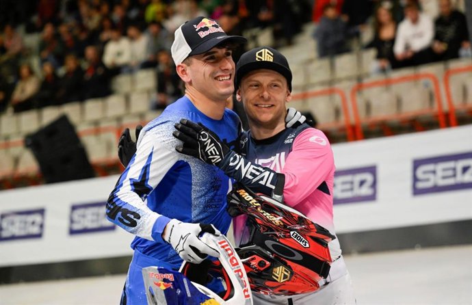 Los pilotos José Canosa 'Mincha' y Maikel Melero en el Freestyle de Gijón.