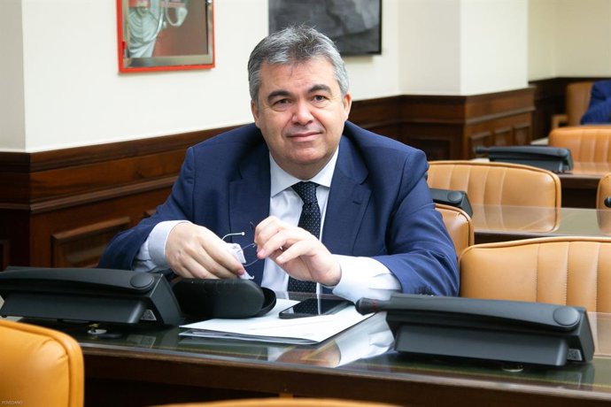 Archivo - Arquivo - O deputado do PSOE Santos Cerdán, momentos antes do início do comparecimento do Ministro do Interior, Fernando Grande-Marlaska, para prestar contas da gestão de seu departamento sobre a crise do coronavírus e após a controvérsia causad