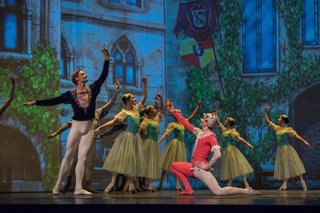 Archivo - 'El Lago De Los Cisnes' Llega El Sábado 3 De Enero Al Palacio De Festivales