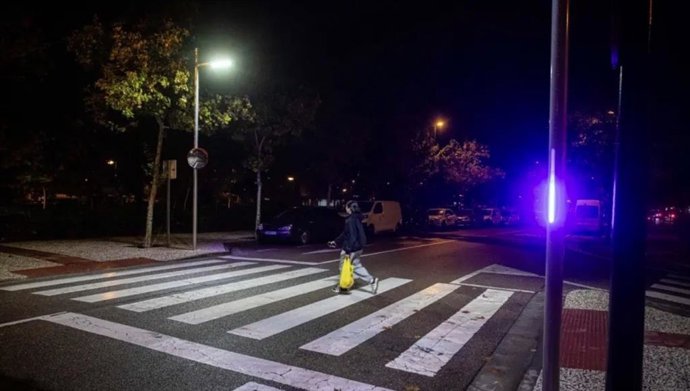 Uno de lso pasos de peatones inteligentes que se han instalado en la capital aragonesa.