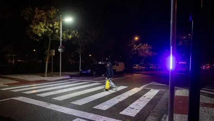 Uno de los pasos de peatones inteligentes instalado en Zaragoza