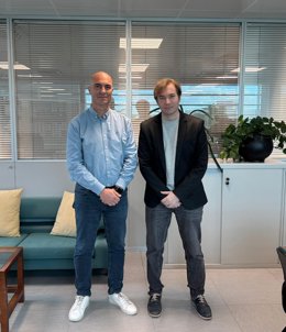 El Director General de Universidades, Investigación y Estudios Artísticos, Sebastià Massanet, y el director del Centro de Formación, Innovación e Investigación de la Dirección Escolar, Antonio Márquez