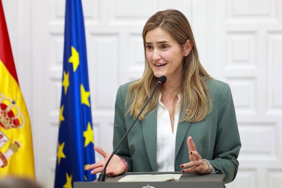 Archivo - La vicepresidenta del Gobierno y ministra para la Transición Ecológica y el Reto Demográfico, Sara Aagesen interviene en la reunión con los alcaldes de la zona de Doñana. 