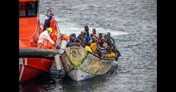Salvamento Marítimo intercepta este domingo un cayuco localizado a seis millas de La Restinga