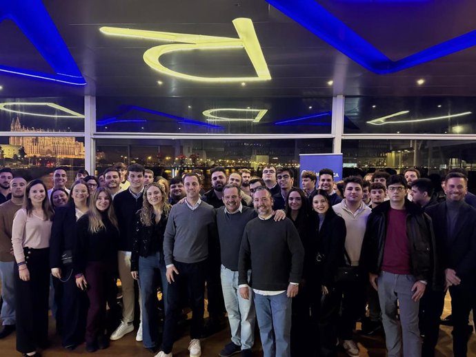 NNGG de Mallorca reúne a más de un centenar de jóvenes en la tradicional Copa de Navidad con Llorenç Galmés