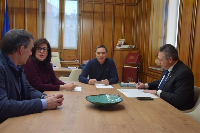 Firma de una operación de tesorería entre la Diputación de Cuenca y Globalcaja.