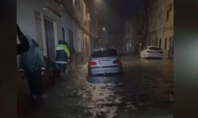 Evacuados 30 vecinos de la Pobla Llarga (Valencia) por el riesgo de desbordamiento de un barranco cercano
