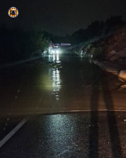 Rescatados los siete ocupantes de varios vehículos encallados en Torrent (Valencia) por la lluvia