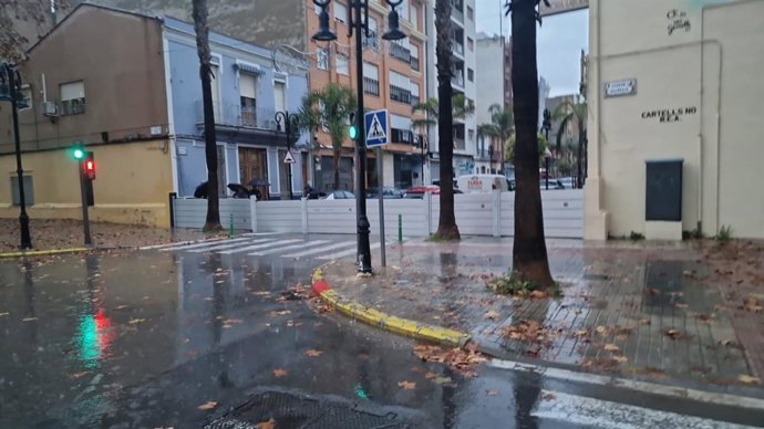 IMAGEN DE UNA CALLE DE ALDAIA (VALENCIA) DIURANTE EL TEMPORAL DE LLUVIA.