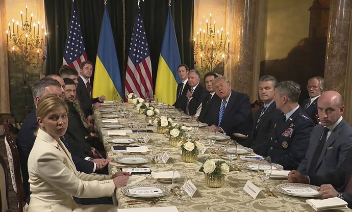 PALM BEACH, Dec. 29, 2025  -- A screen shot taken from a video released by the White House shows U.S. President Donald Trump meeting with Ukrainian President Volodymyr Zelensky at the Mar-a-Lago estate in Palm Beach, Florida, the United States, Dec. 28, 2