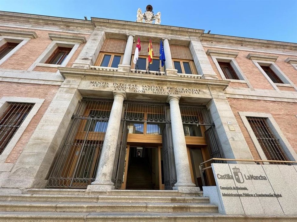 Archivo - C-LM dota de uniformidad básica y medios materiales a 172 agrupaciones de Protección Civil de la región 