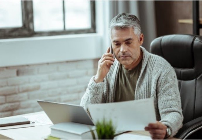 Archivo - Trabajador sénior