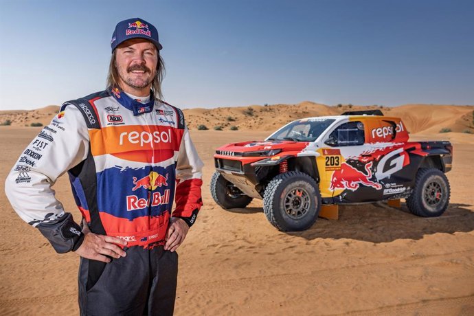 El piloto australiano Toby Price, del equipo Toyota Gazoo Racing junto a Repsol.