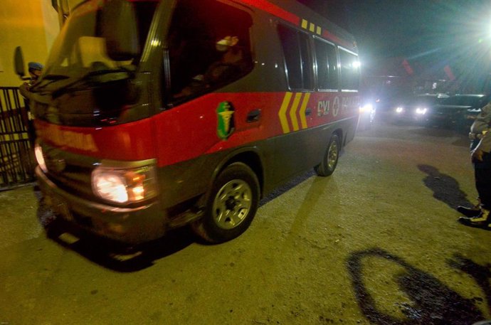 Archivo - Una ambulancia en Célebes Central tras un ataque terrorista en 2022 (archivo)