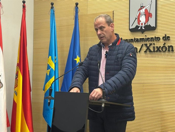 El concejal del PSOE del Ayuntamiento de Gijón, Tino Vaquero.