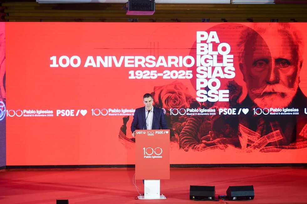 El presidente del Gobierno y secretario general del PSOE, Pedro Sánchez, interviene durante el acto conmemorativo por el centenario de la muerte de Pablo Iglesias Posse, en la sede de UGT, a 9 de diciembre de 2025, en Madrid (España). 