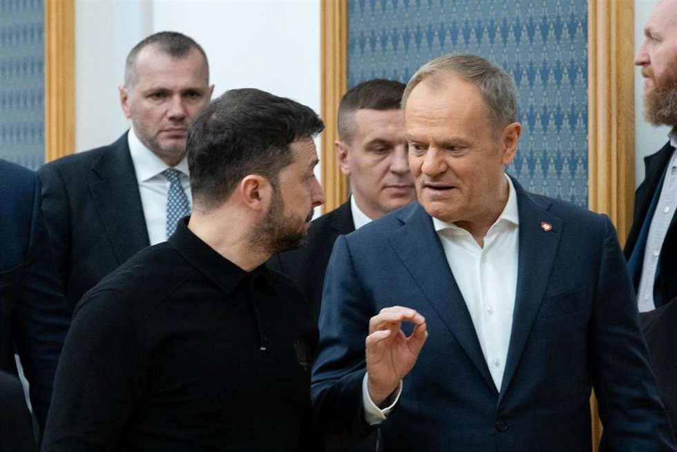 Archivo - Volodimir Zelenski y Donald Tusk.