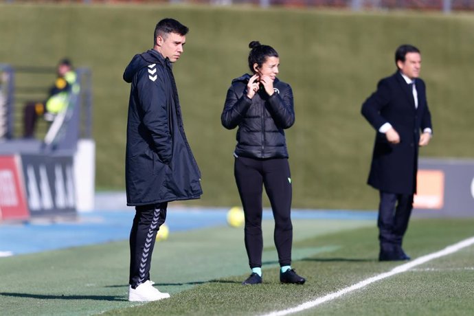 Archivo - Yerai Martin, head coach of SD Eibar, looks on during the Spanish Women League, Liga F, football match played between Real Madrid and SD Eibar at Alfredo Di Stefano stadium on January 19, 2025, in Valdebebas, Madrid, Spain.