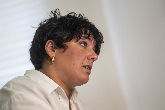 Archivo - La alcaldesa de Santa Coloma de Gramanet, Mireia González, durante una entrevista para Europa Press