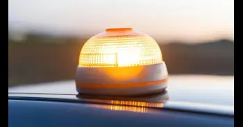 La DGT retira la homologación de cuatro balizas V16 por motivos administrativos