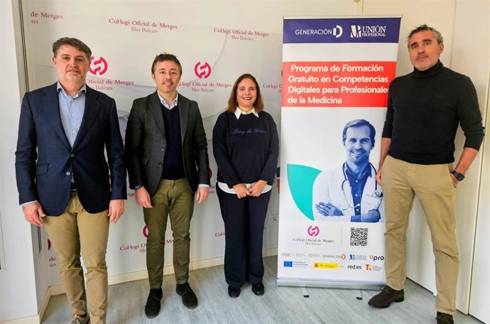 La consellera de Salud, Manuela García, y el presidente del Comib, Carles Recasens, para presentar el curso para mejorar las competencias tecnológicas de los médicos.