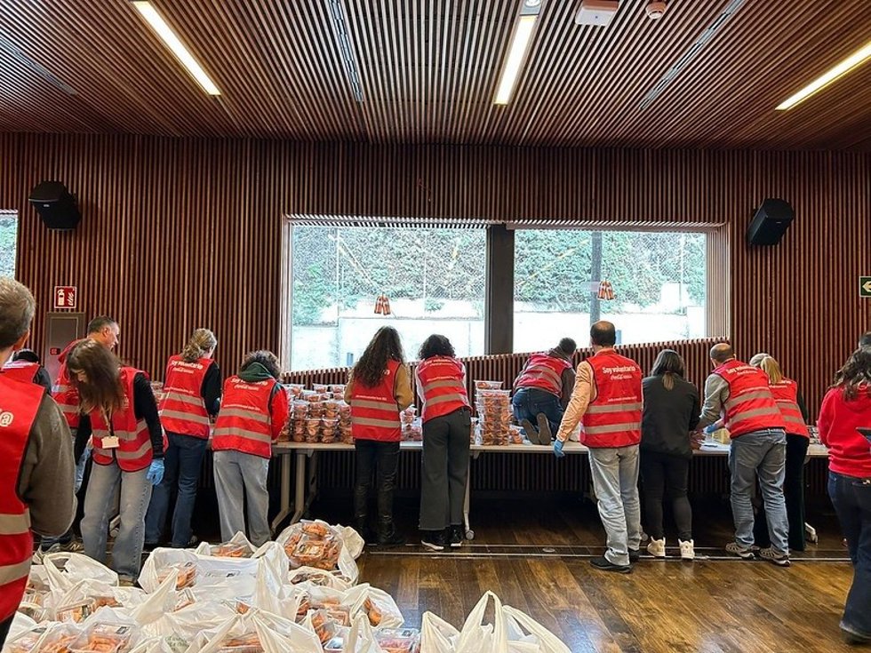 Coca-Cola, junto a más de 50 ONG y entidades sociales, reparte 10.000 comidas a familias vulnerables en 19 ciudades españolas
