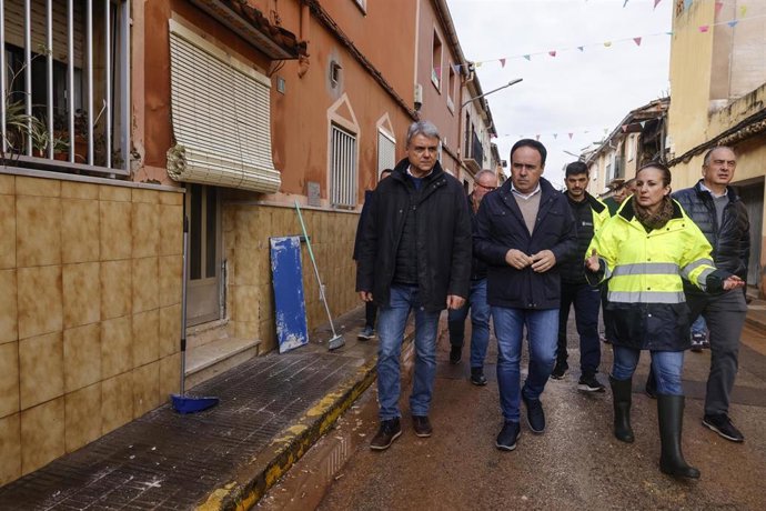 El presidente de la Generalitat, Juanfran Pérez Llorca, visita Carcaixent tras las lluvias