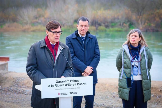 El president de la Generalitat, Salvador Illa, en una intervenció davant dels mitjans després de visitar la finalització de les de les obres del pantà de Guiamets (Tarragona).
