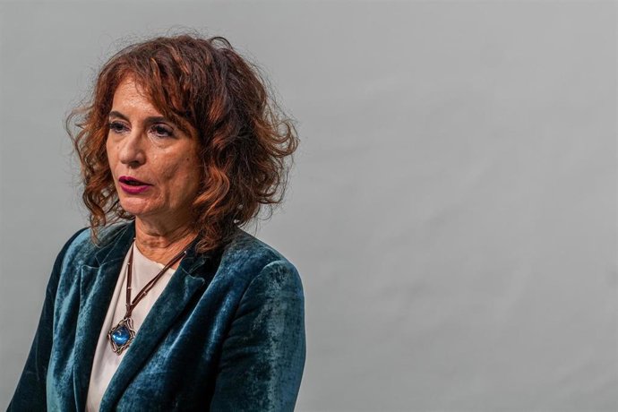 La secretaria general del PSOE-A  en rueda de prensa, a 18 de diciembre del 2025. La secretaria general del PSOE-A, María Jesús Montero, atiende a los medios antes de la reunión de la Comisión Ejecutiva Regional (CER) (Foto de archivo).