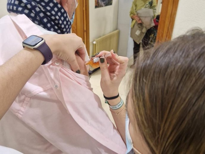 Jornada de vacunación sin cita para gripe y COVID en el Hospital Nuestra Señora de Gracia de Zaragoza.