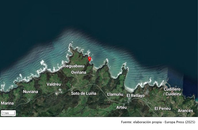 Playa de Puertochico,en Cudillero, donde fue rescatada una mujer  que cayó en el acceso a la playa.