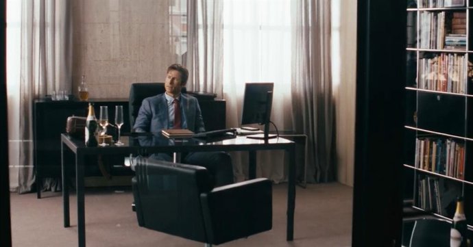 Herencias y ambición desmedida en el primer tráiler de jugada Maestra, lo nuevo de Glen Powell y Margaret Qualley