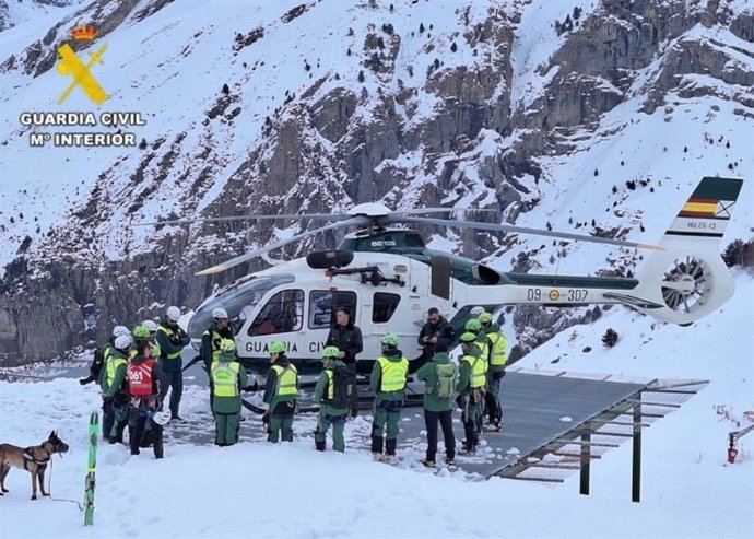 Dispositivo de rescate de los afectados por el aluad en el Pico Tablato cerca de Panticosa