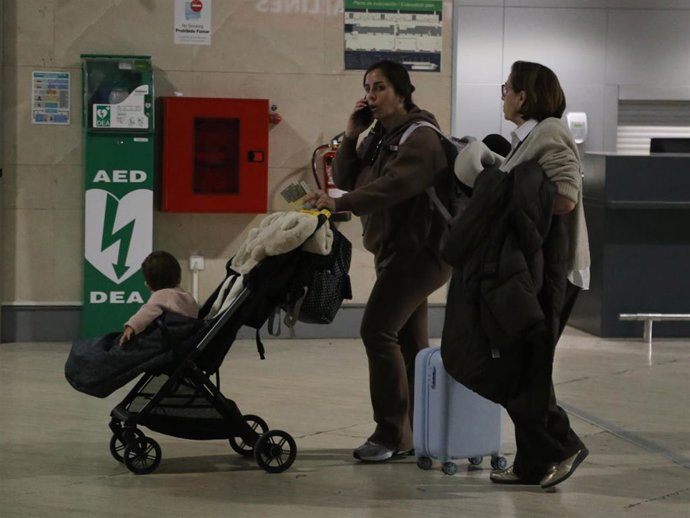 Anabel Pantoja pone rumbo a Canarias con su madre y su hija mientras David se queda fuera de los planes familiares