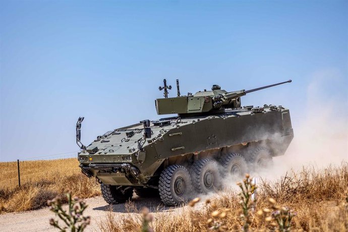 Archivo - Un vehículo blindado 8x8 Dragón desarrollado por el consorcio Tess Defence, controlado por Indra.