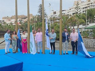 Izado de banderas azules en Almuñécar