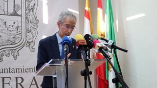 El alcalde de Utrera, Francisco Jiménez, ofrece un balance del Gobierno local para el ejercicio 2025.