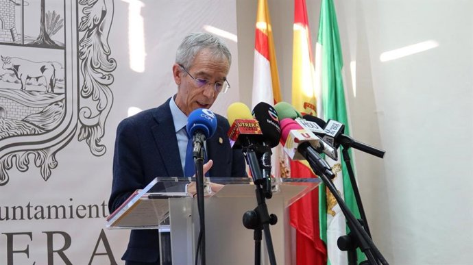El alcalde de Utrera, Francisco Jiménez, ofrece un balance del Gobierno local para el ejercicio 2025.